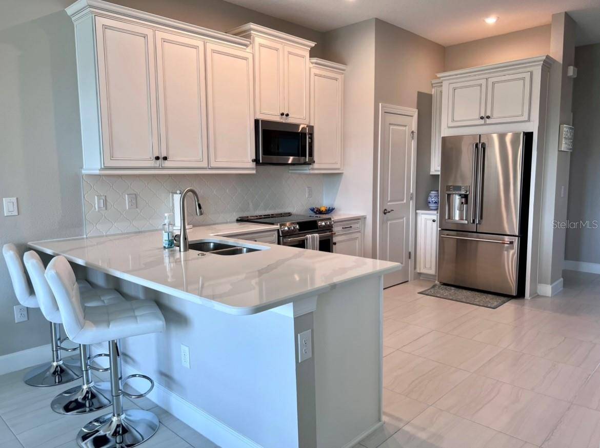 5569 CANNES CIR, Sarasota, FL 34231