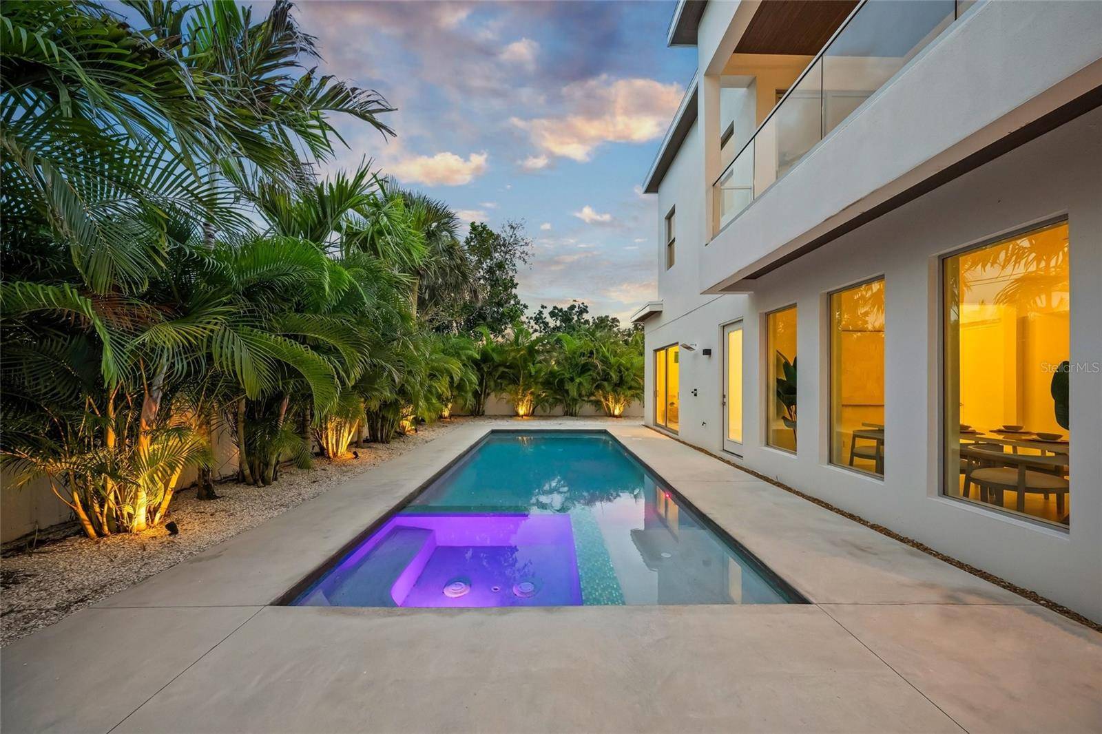 2532 FRUIT TREE DR, Sarasota, FL 34239