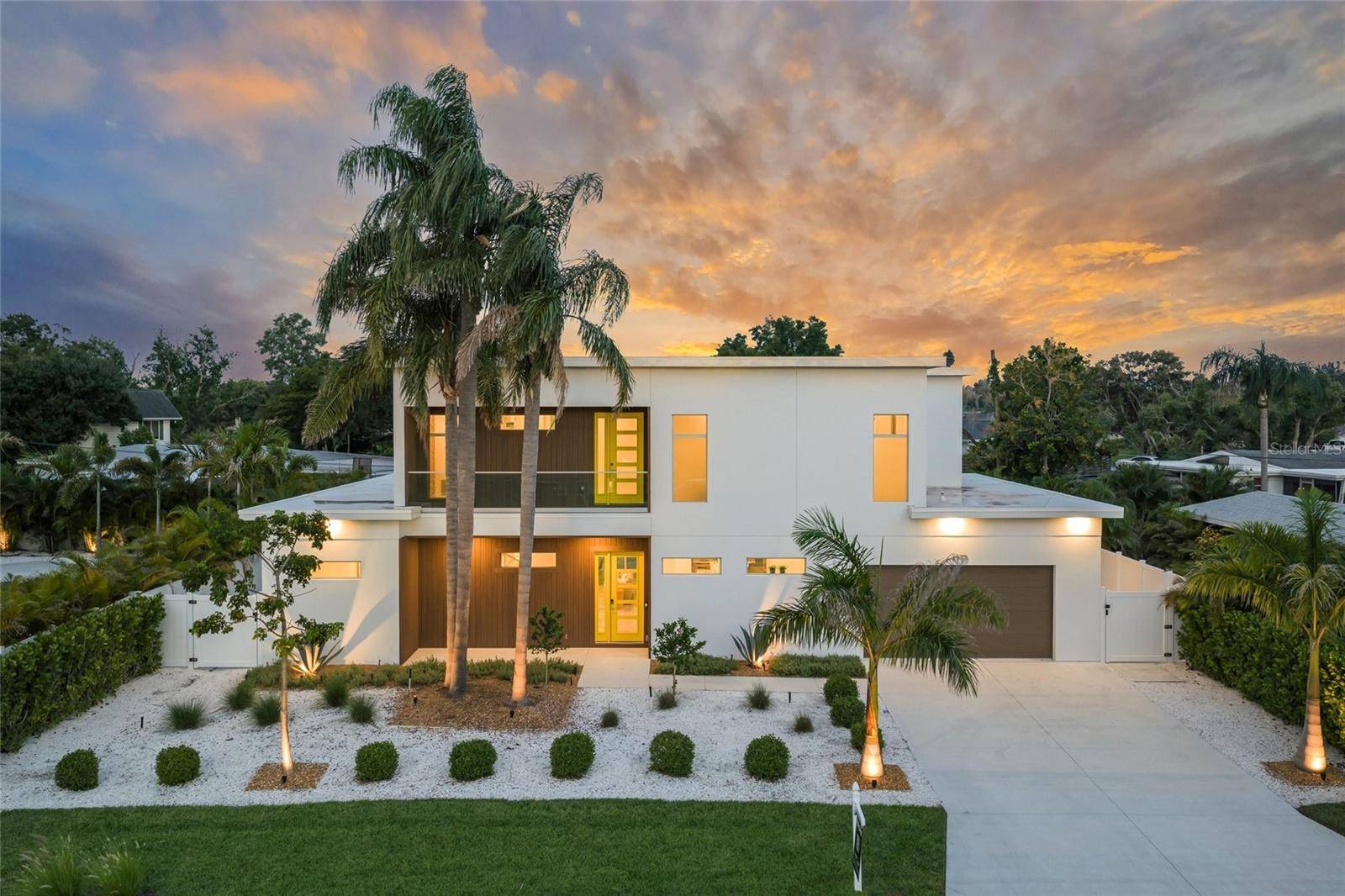 2532 FRUIT TREE DR, Sarasota, FL 34239
