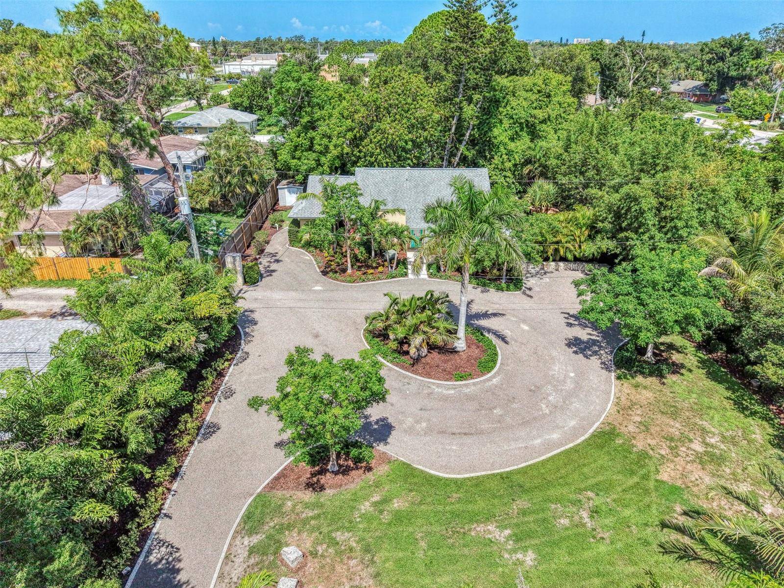 2137 WORRINGTON ST, Sarasota, FL 34231