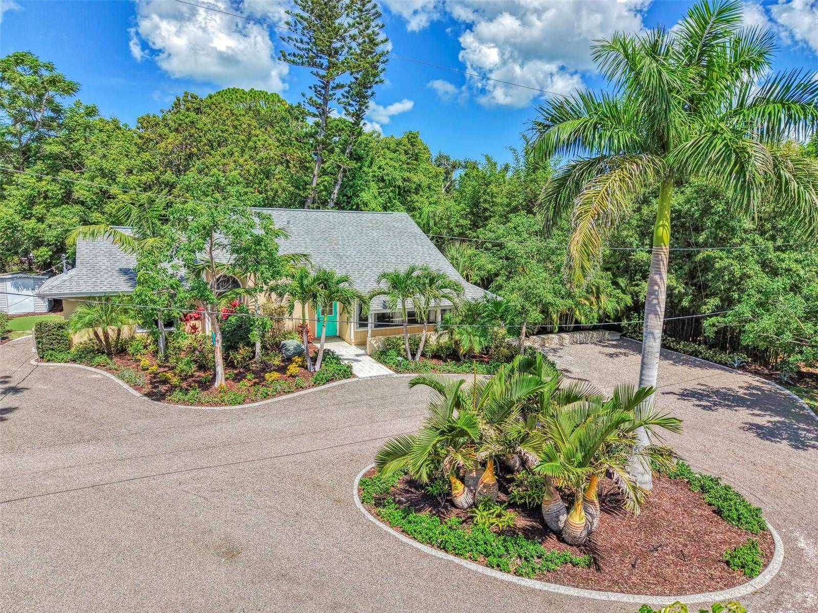 2137 WORRINGTON ST, Sarasota, FL 34231