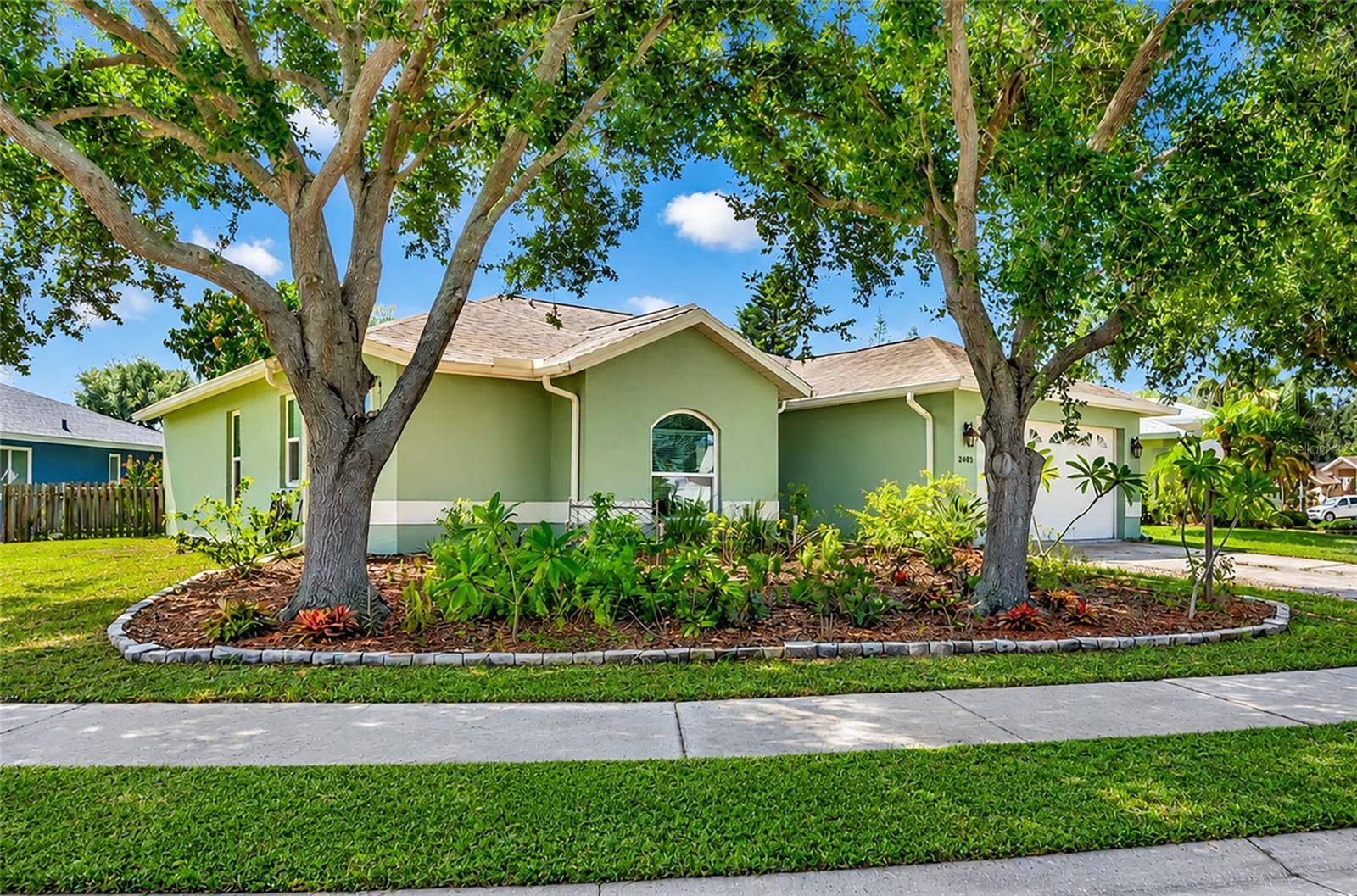 2405 ICECAPADE DR, Sarasota, FL 34240