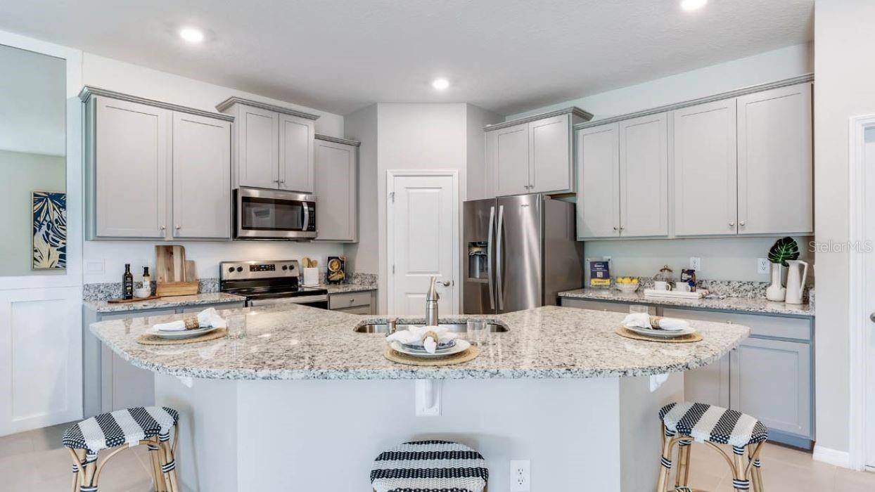 6273 PARMERON LN, Sarasota, FL 34231
