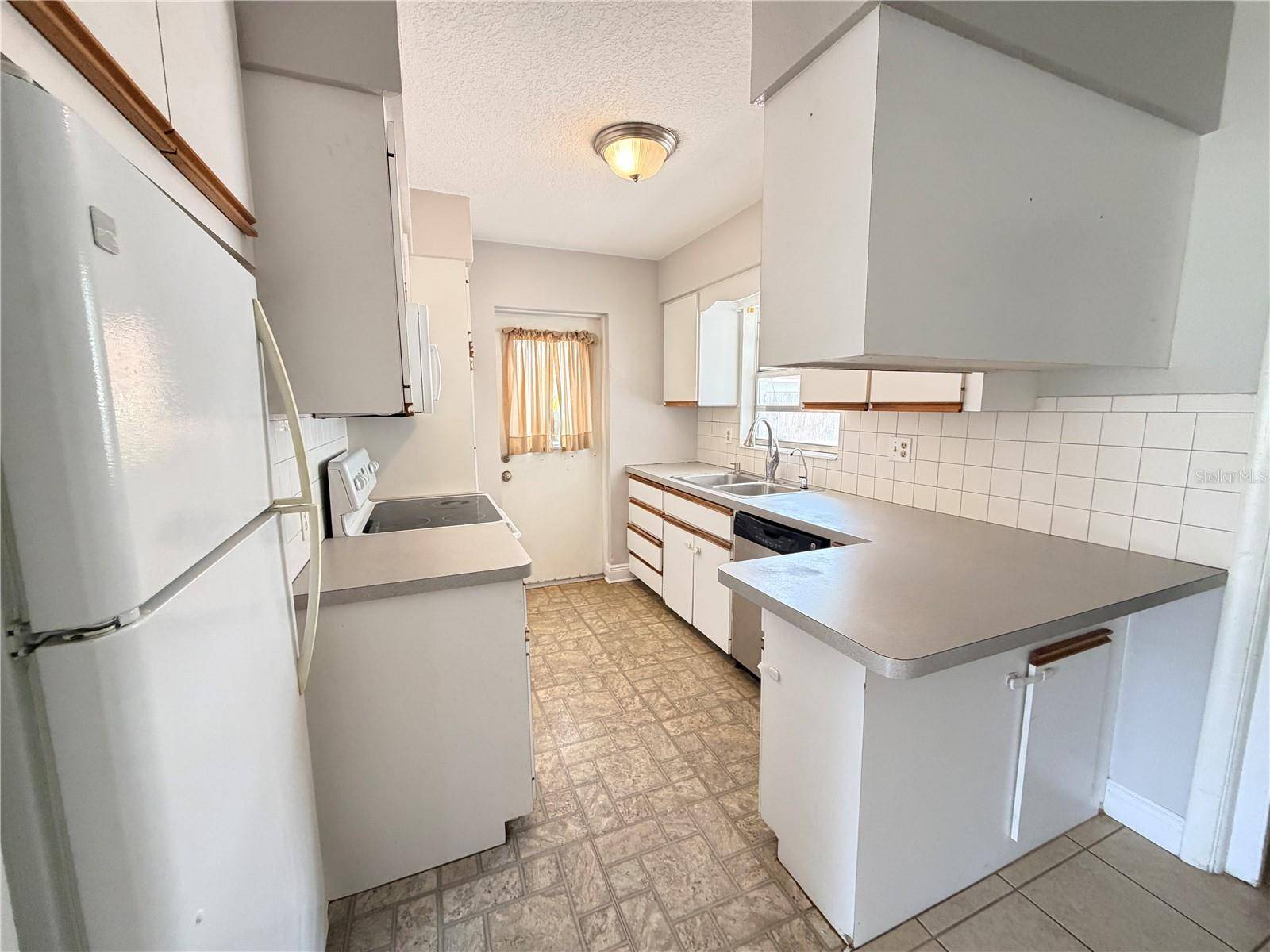 3842 HAWKEYE CIR, Sarasota, FL 34232