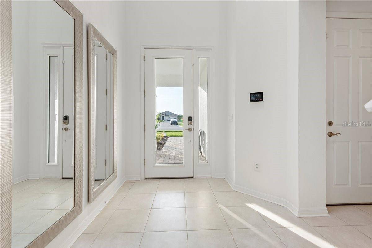 17703 SAVORY MIST CIR, Lakewood Ranch, FL 34211