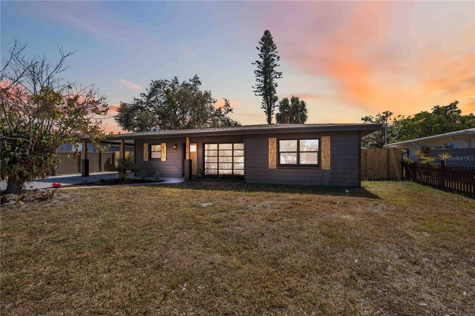 2770 WOOD ST, Sarasota, FL 34237