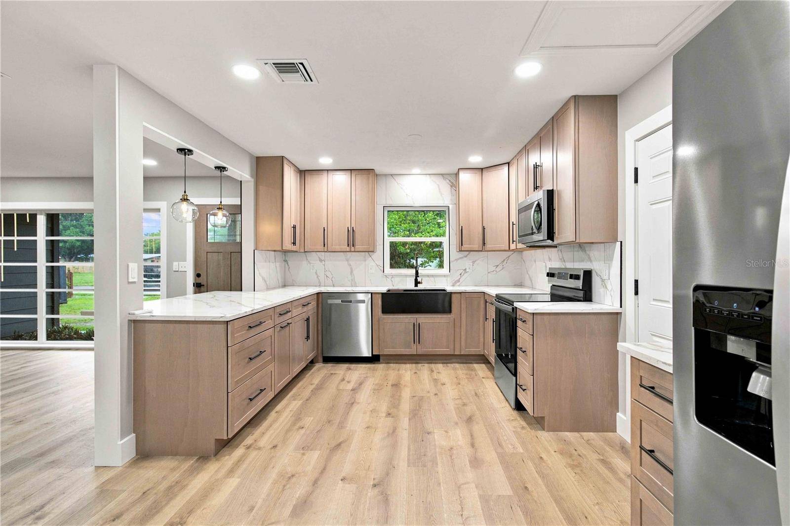 2770 WOOD ST, Sarasota, FL 34237