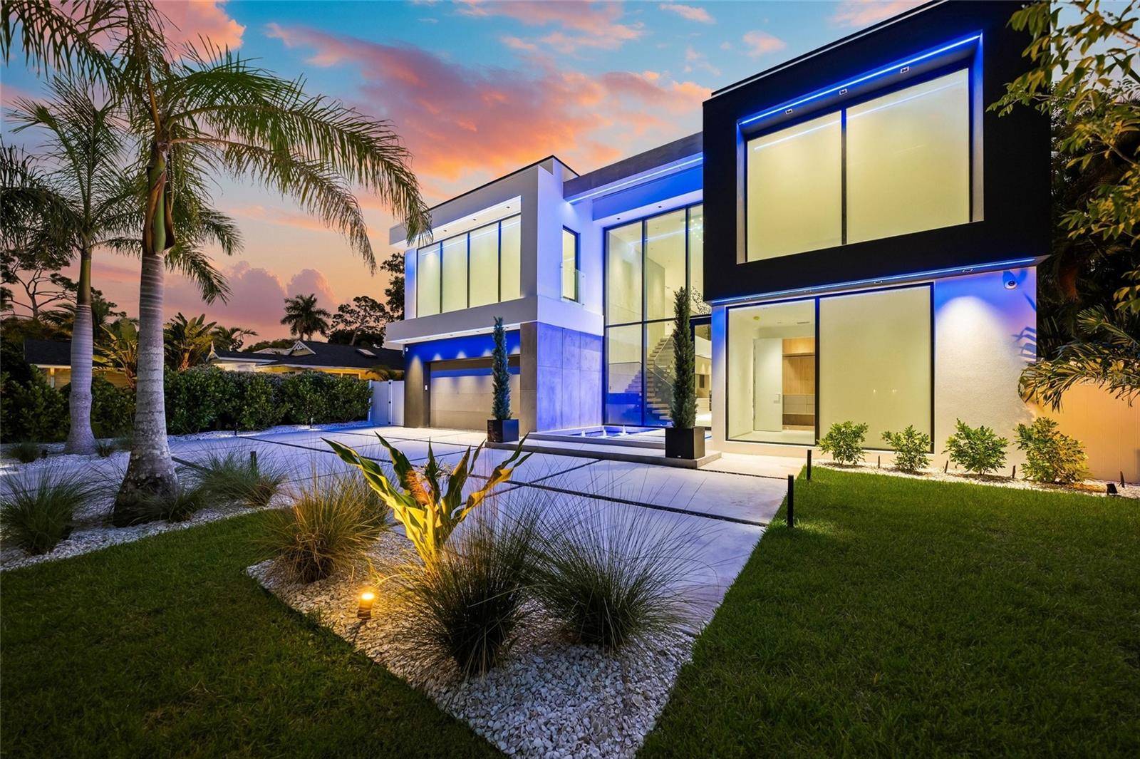 1640 WALDEMERE ST, Sarasota, FL 34239