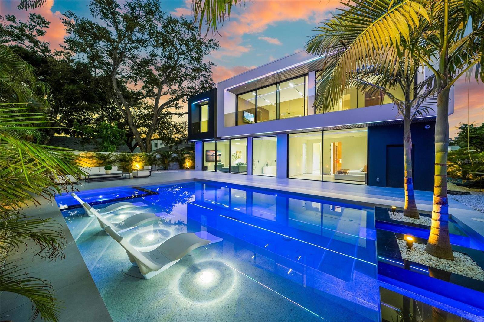 1640 WALDEMERE ST, Sarasota, FL 34239