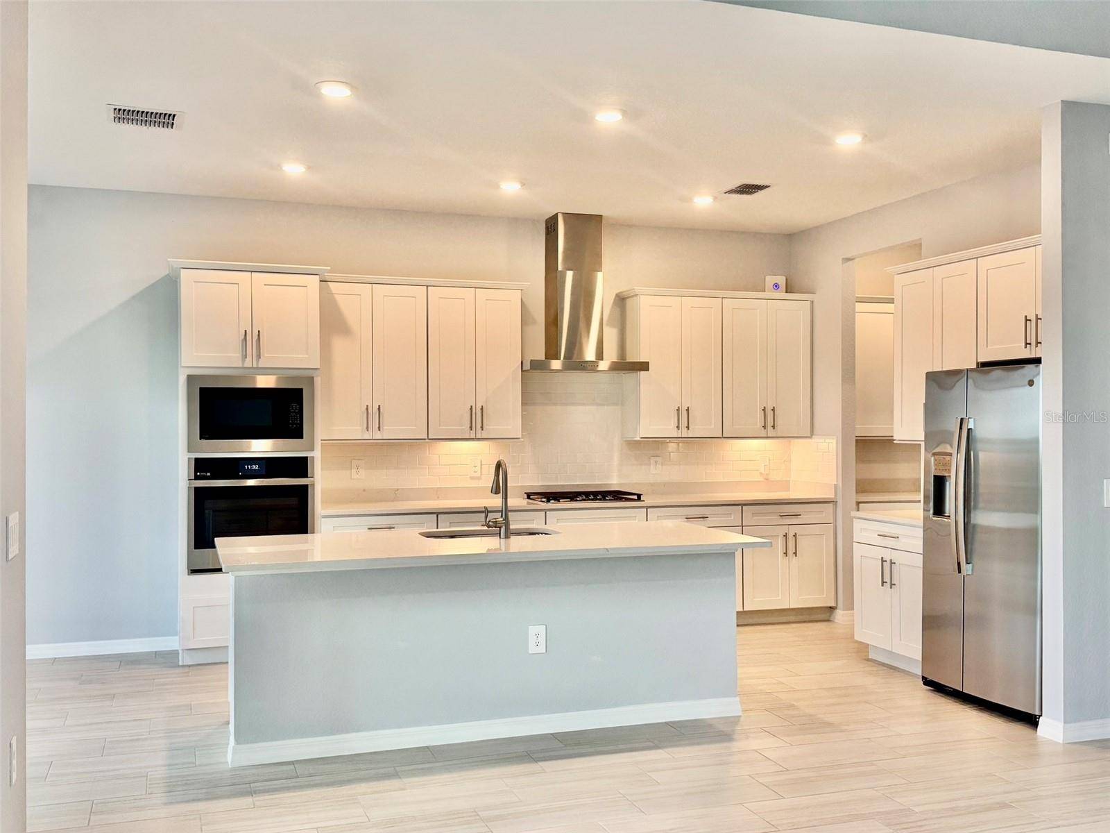19227 SCALLOP LOOP, Lakewood Ranch, FL 34211