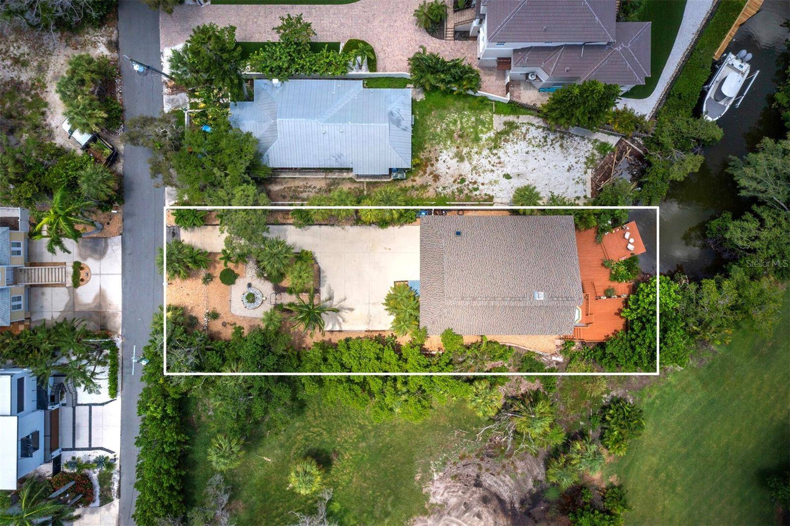 4114 ROBERTS POINT CIR, Sarasota, FL 34242