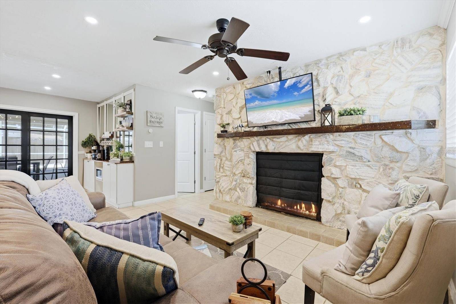 3818 BUCKEYE CIR, Sarasota, FL 34232