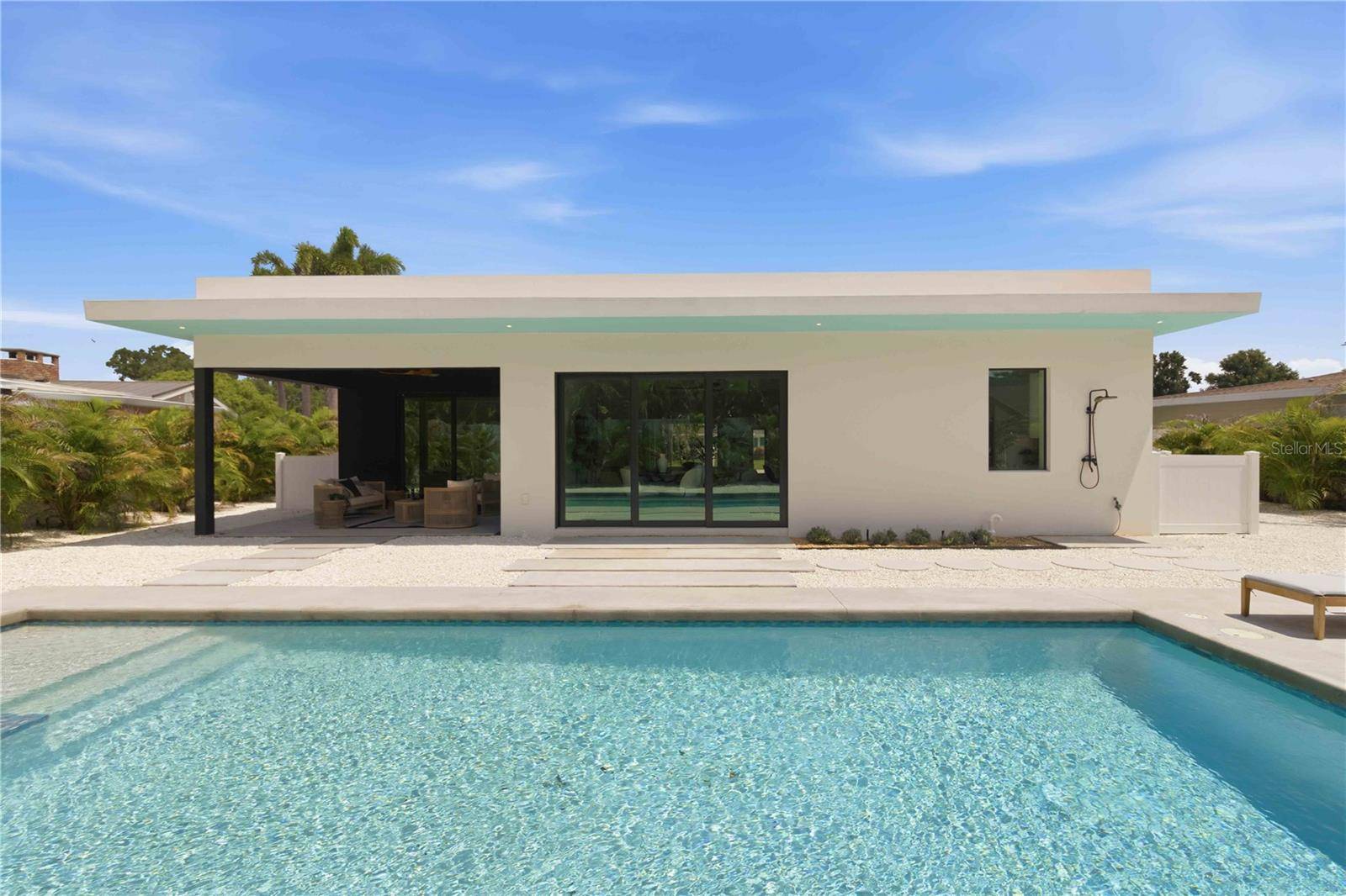 2306 VALENCIA DR, Sarasota, FL 34239