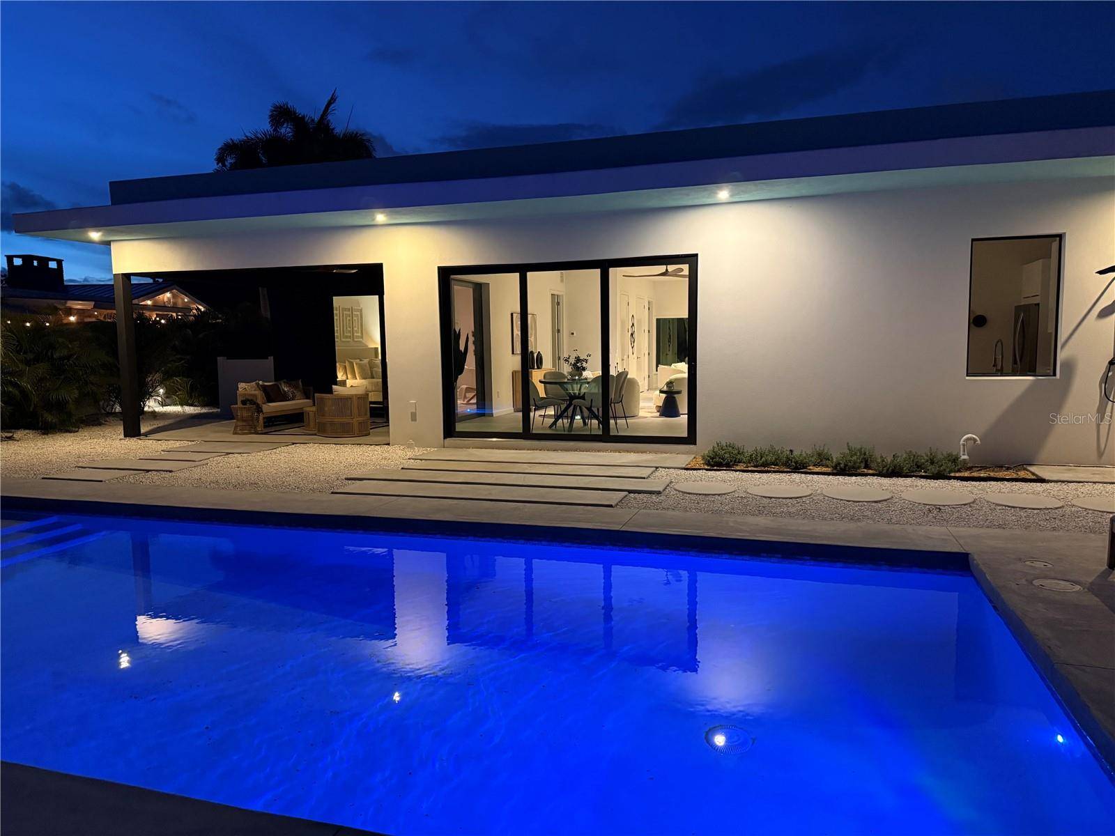 2306 VALENCIA DR, Sarasota, FL 34239