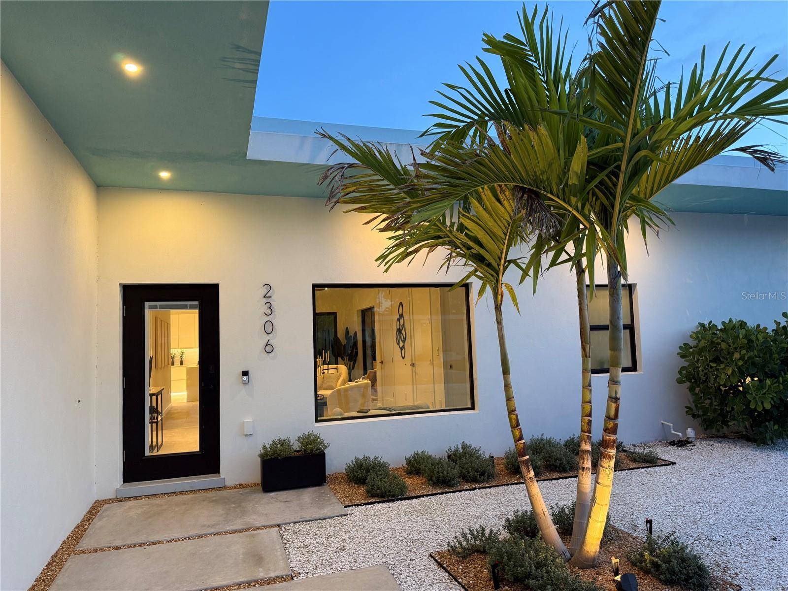 2306 VALENCIA DR, Sarasota, FL 34239