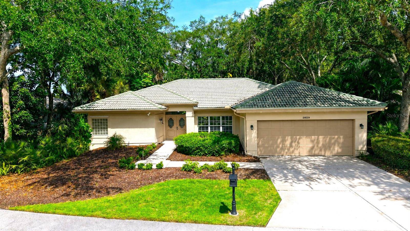 2929 SANDRINGHAM PL, Sarasota, FL 34235