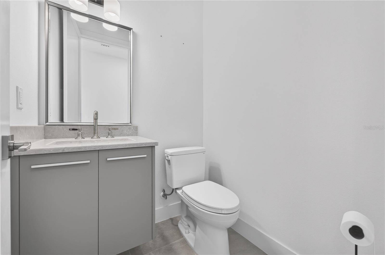 2590 FLOYD ST, Sarasota, FL 34239