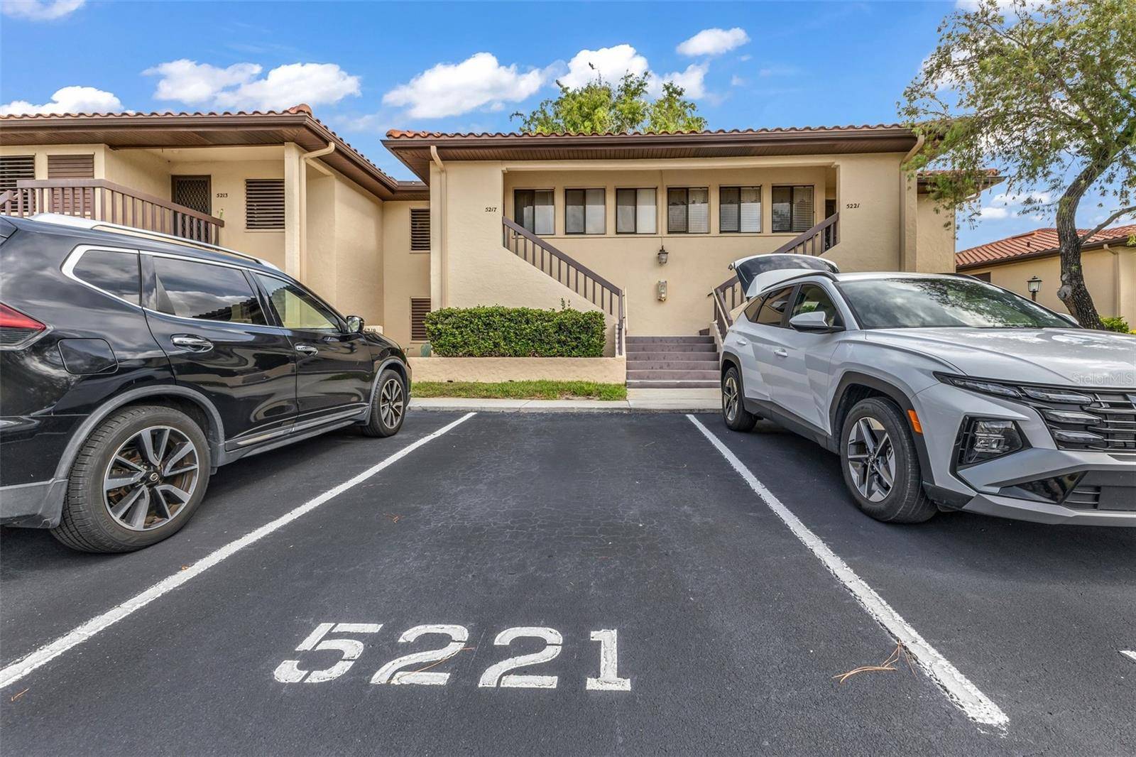 5221 LAKE VILLAGE DR #24, Sarasota, FL 34235