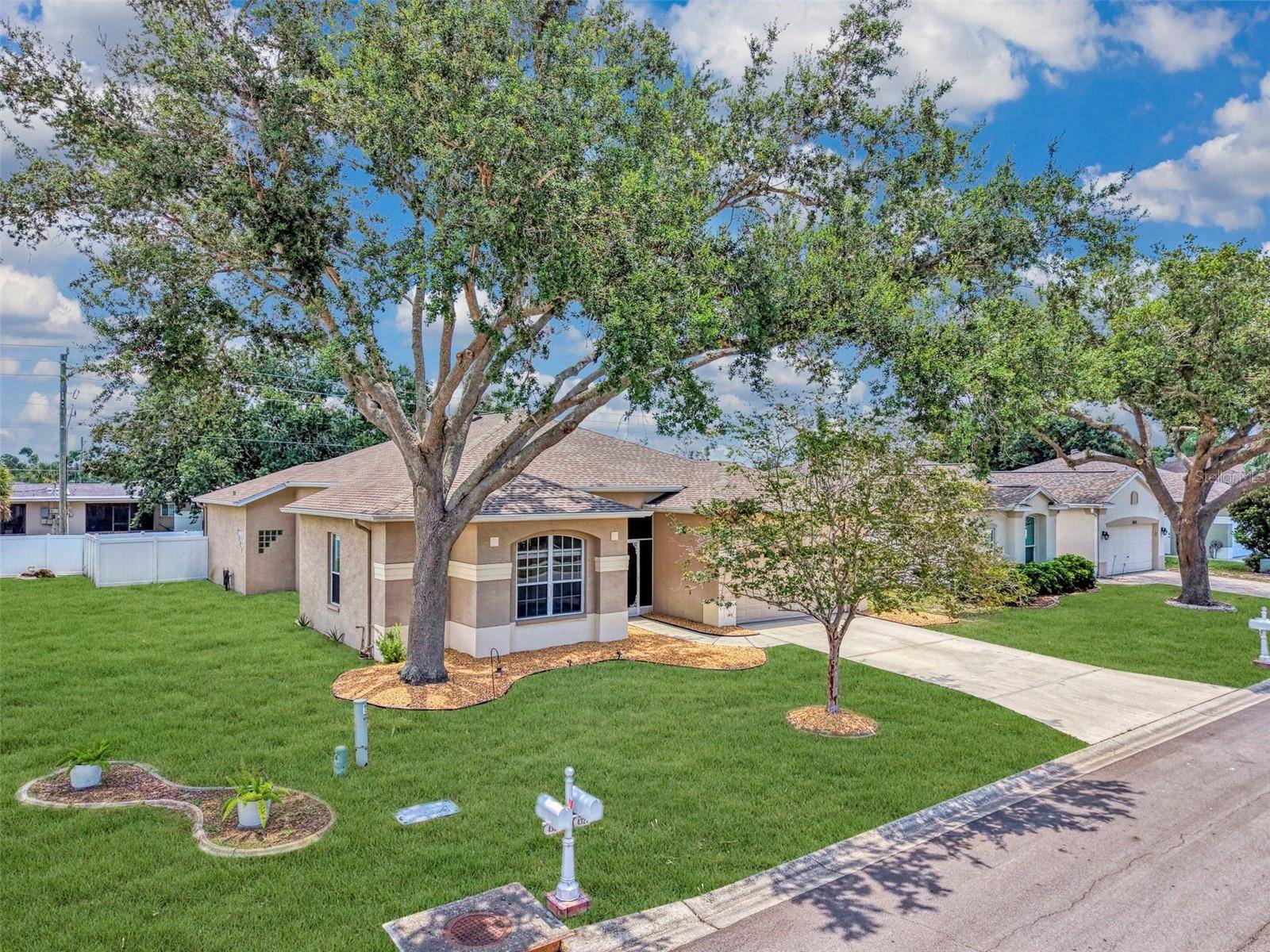 4327 MANFIELD DR, Venice, FL 34293