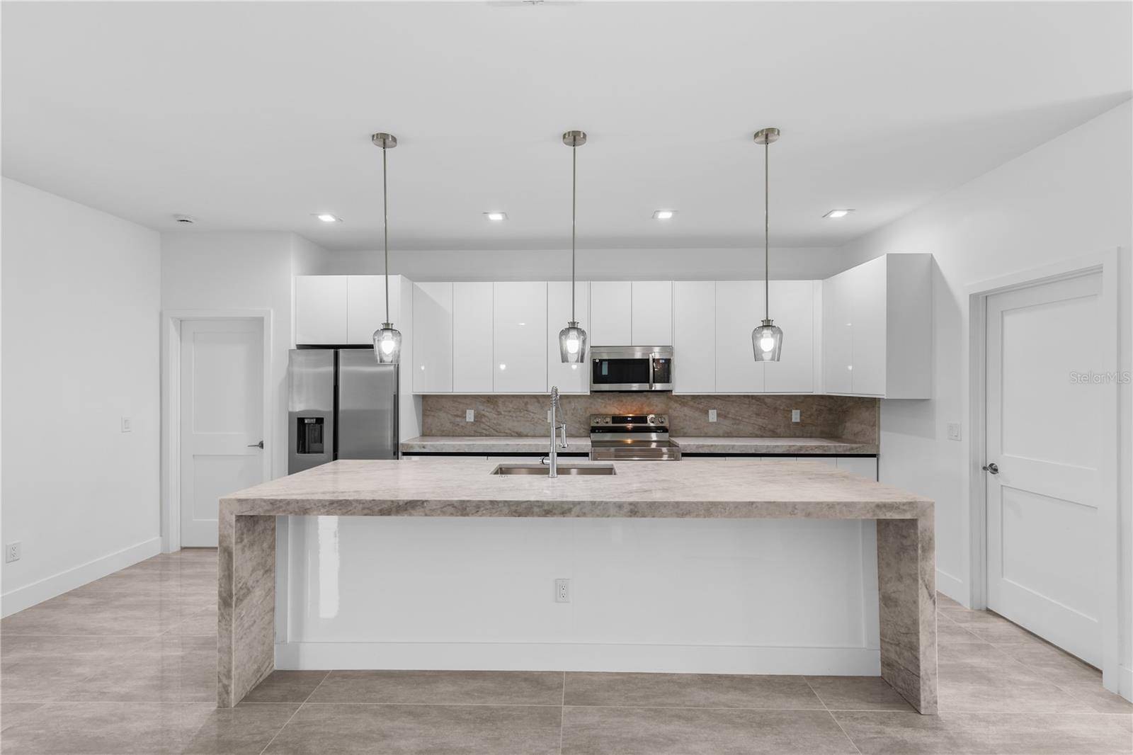 1142 DUTCHESS ST E, Lehigh Acres, FL 33974