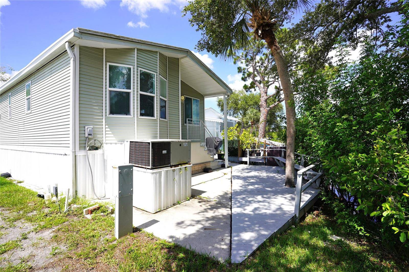 125 BROOKSHIRE DR, Nokomis, FL 34275