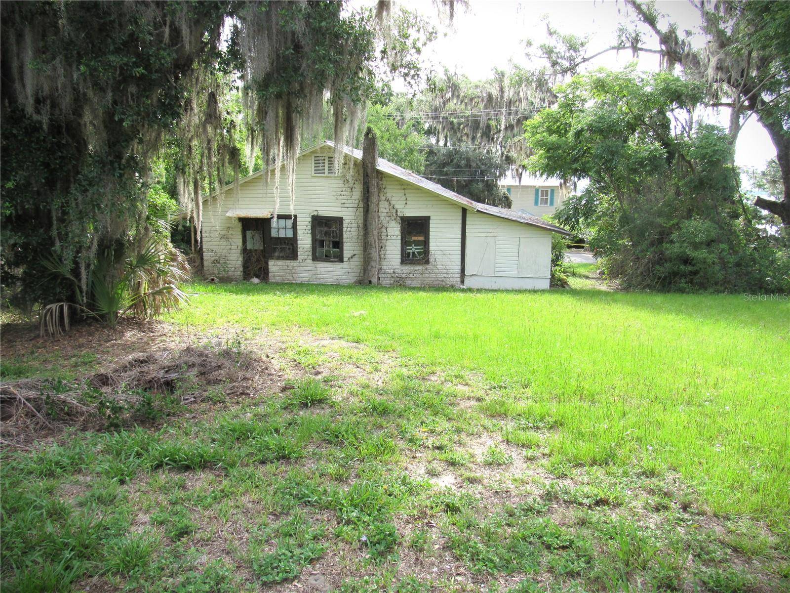 14 S LAKE ST, Crescent City, FL 32112