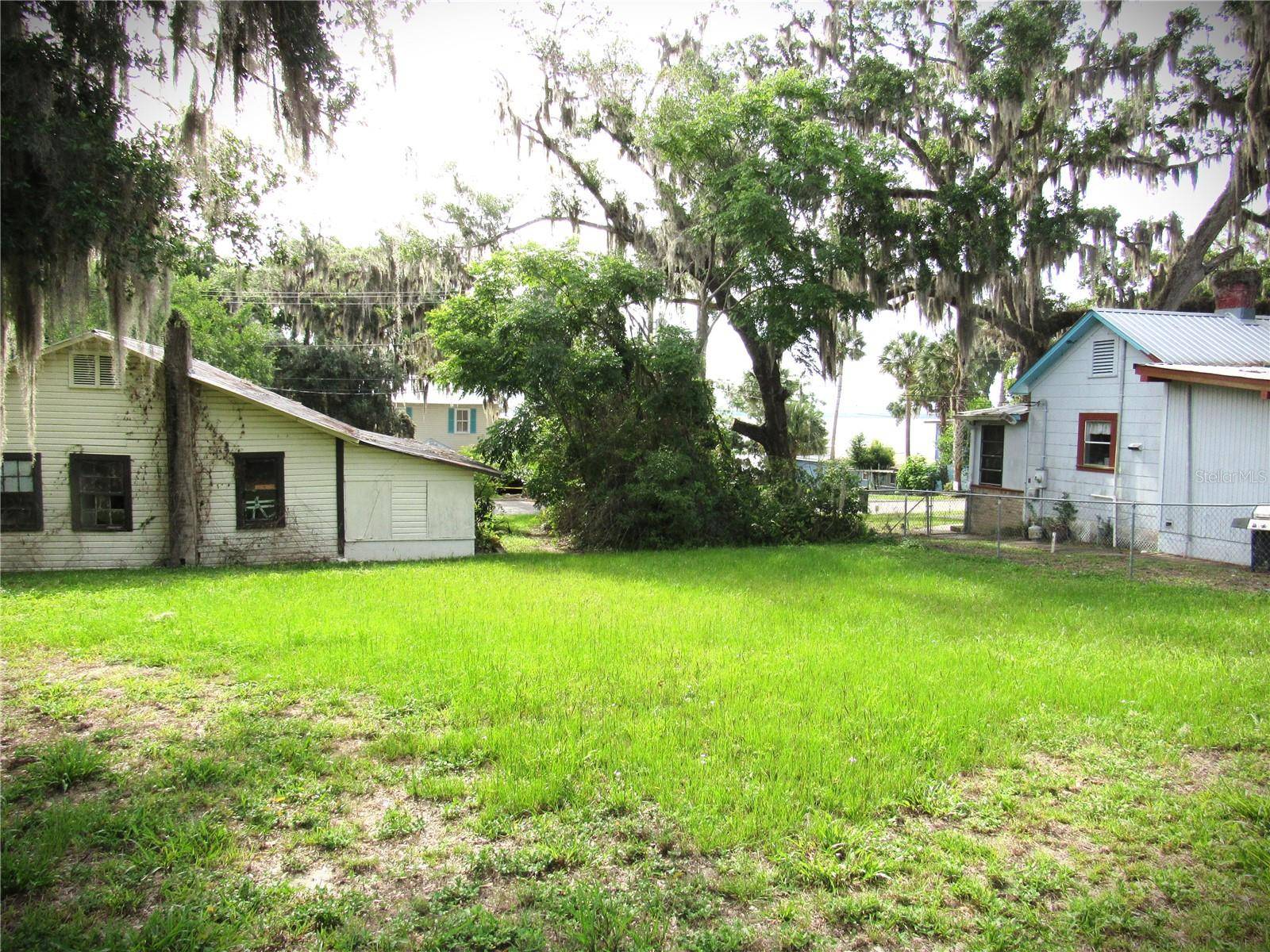 14 S LAKE ST, Crescent City, FL 32112