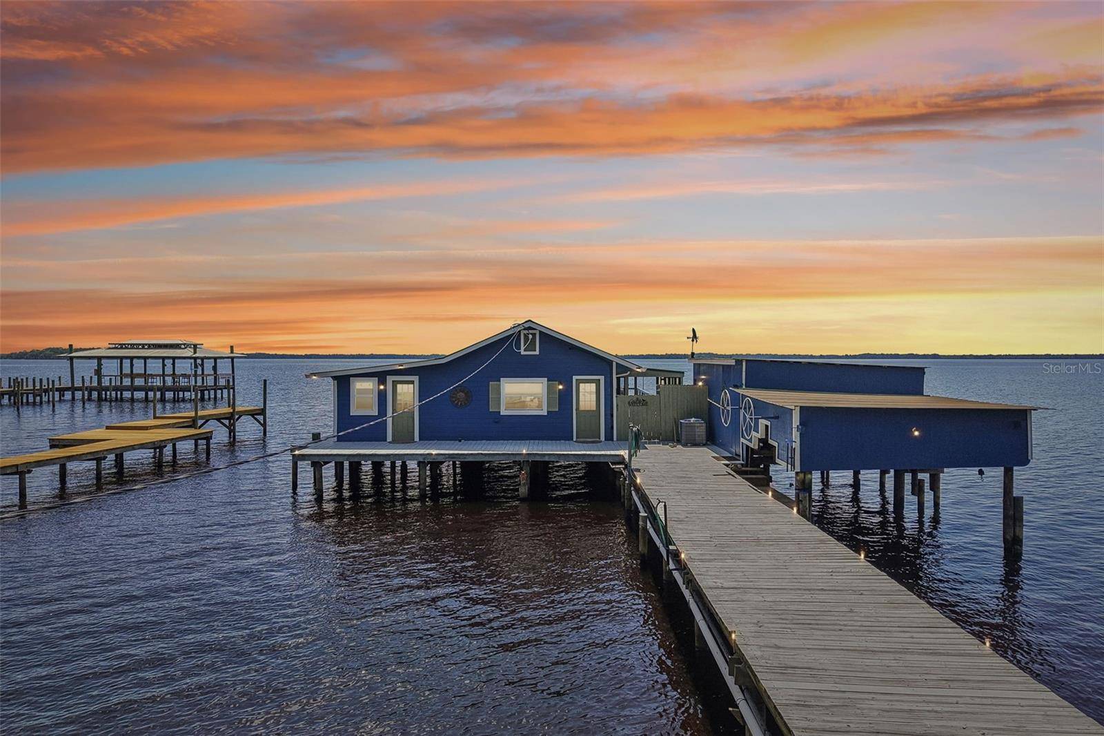 21 S LAKE ST, Crescent City, FL 32112
