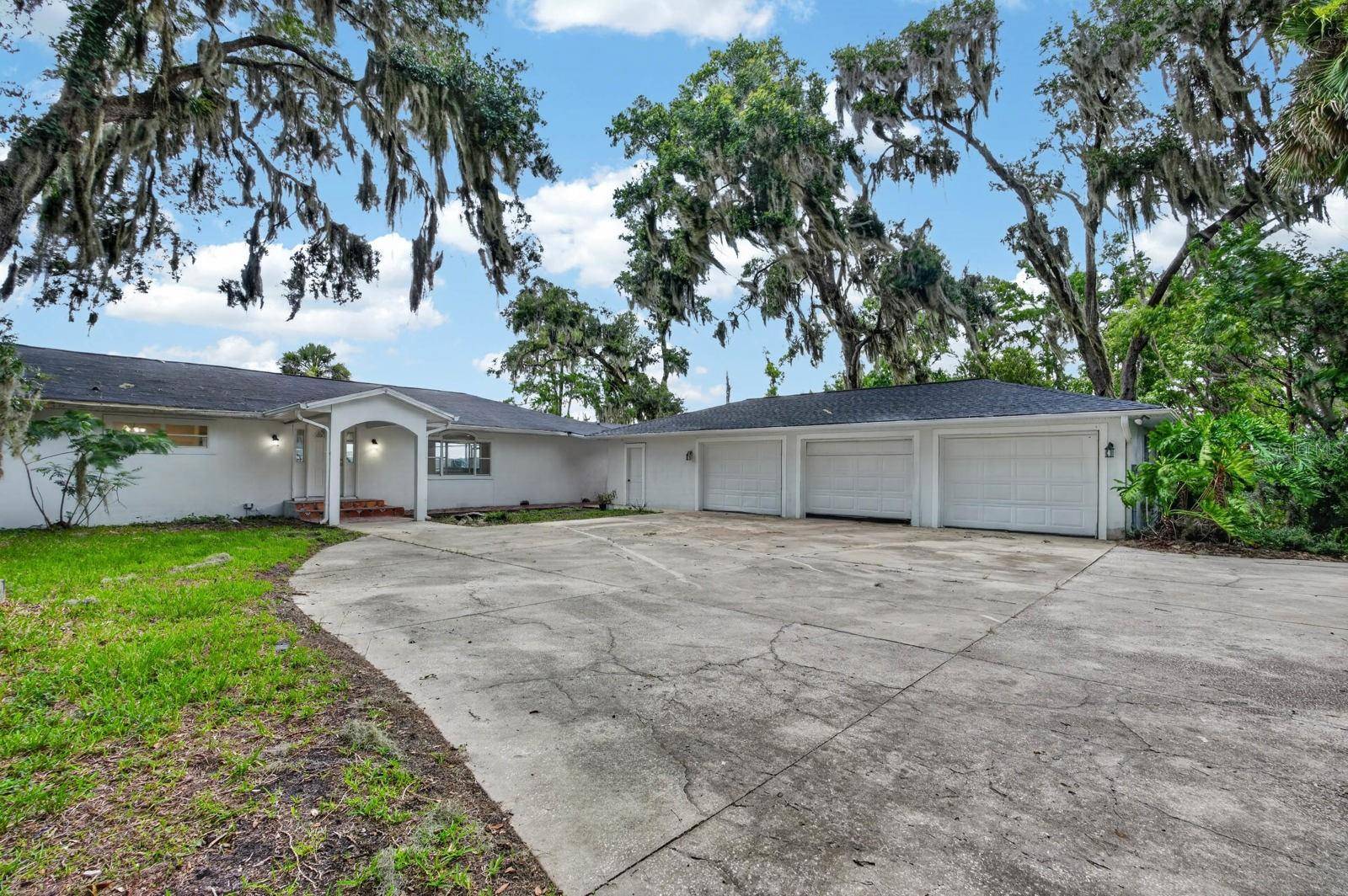 157 W GRANDVIEW DR, East Palatka, FL 32131
