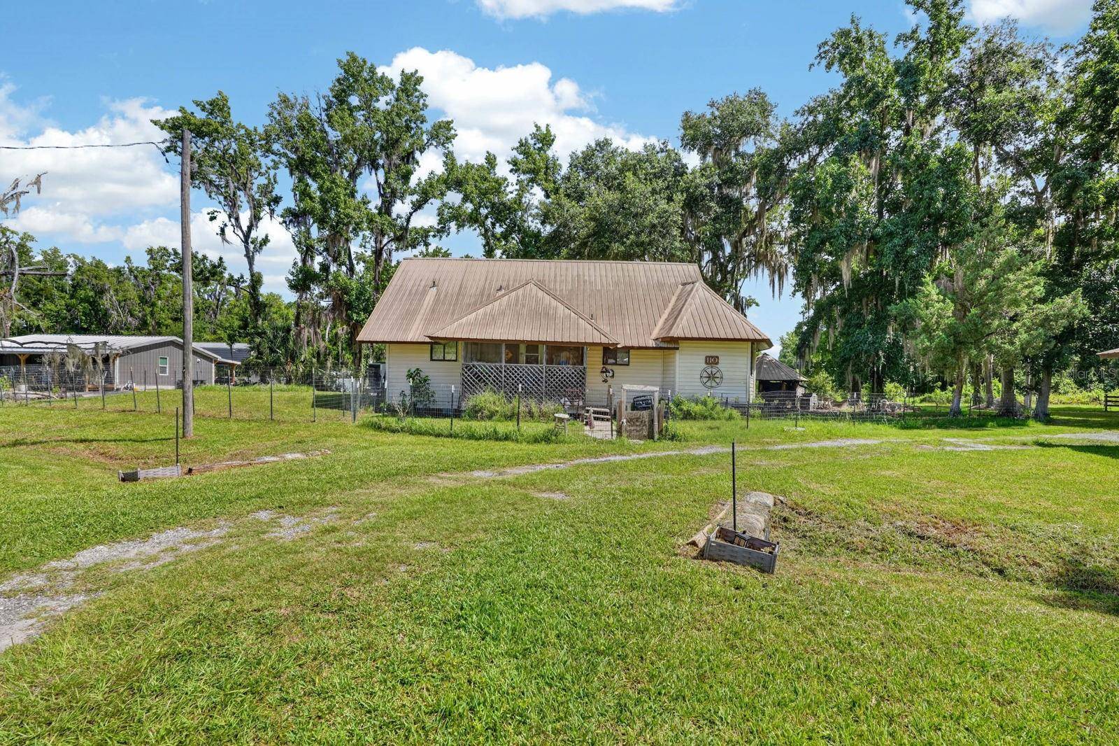 110 W PALM AVE, Crescent City, FL 32112