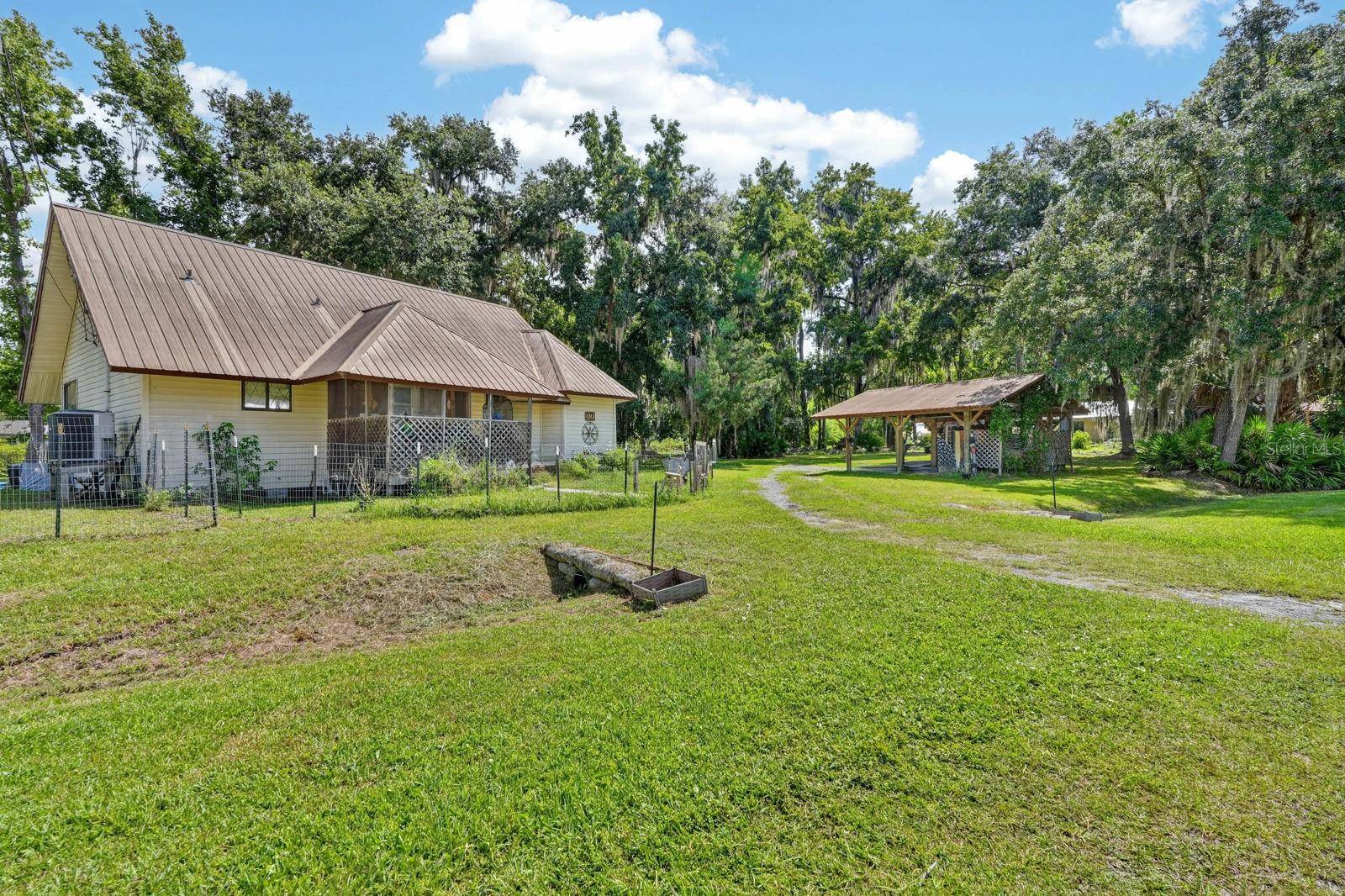 110 W PALM AVE, Crescent City, FL 32112