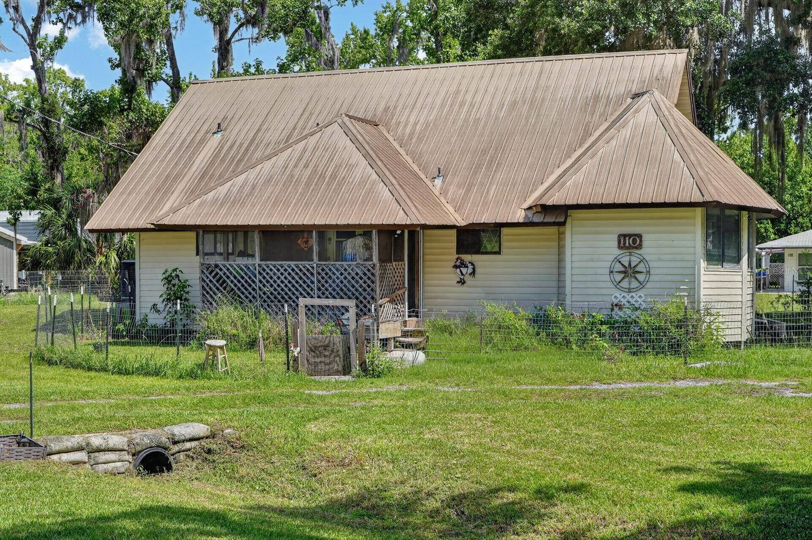 110 W PALM AVE, Crescent City, FL 32112
