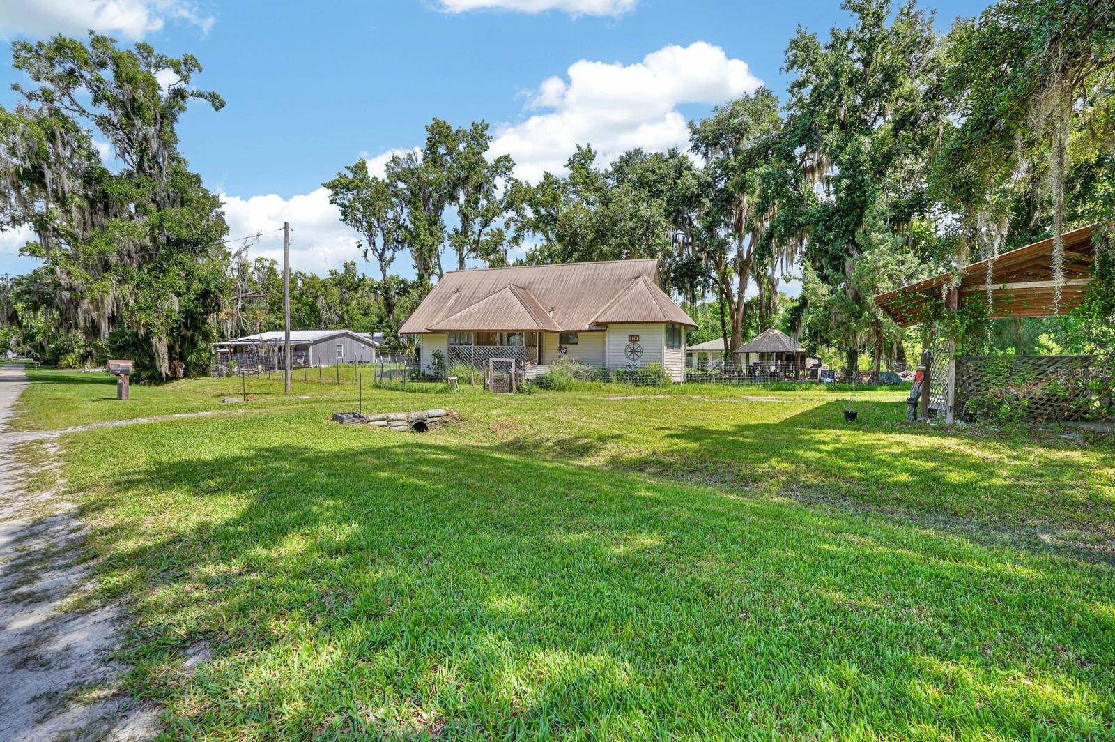 110 W PALM AVE, Crescent City, FL 32112