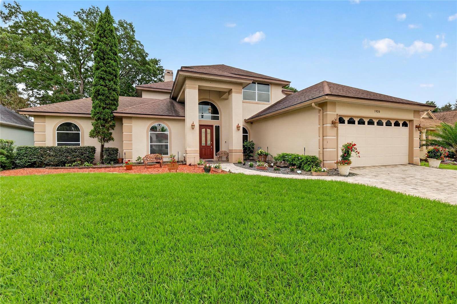 1920 EDGEWATER DR, Mount Dora, FL 32757