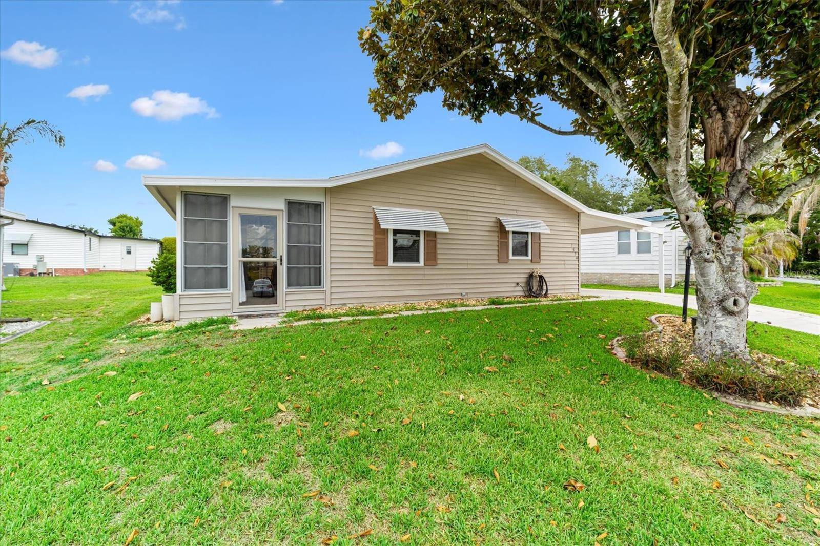 1534 HILLCREST DR, Lady Lake, FL 32159