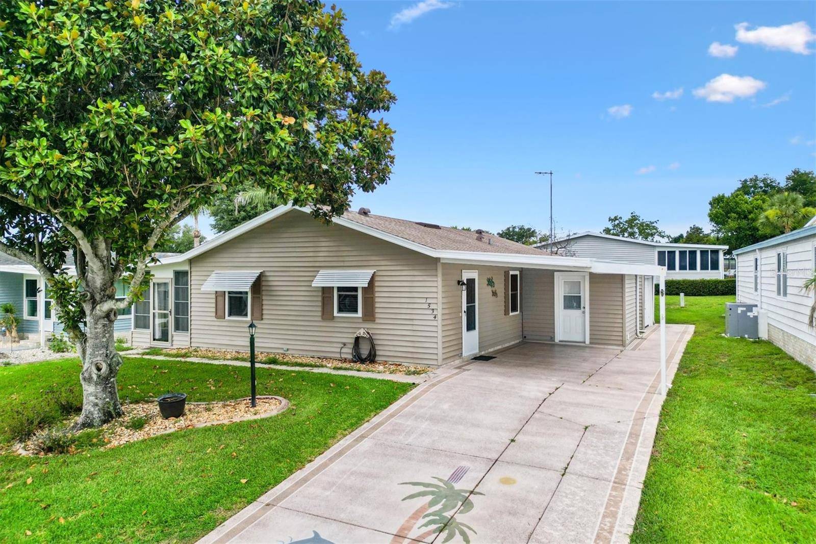 1534 HILLCREST DR, Lady Lake, FL 32159