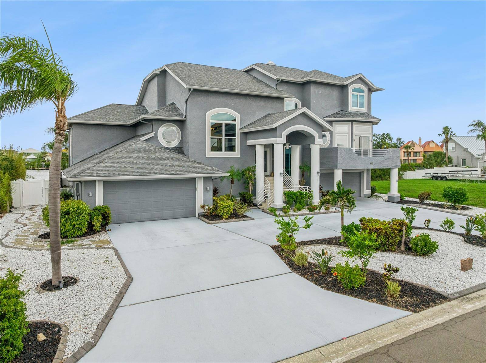 807 CHIPAWAY DR, Apollo Beach, FL 33572