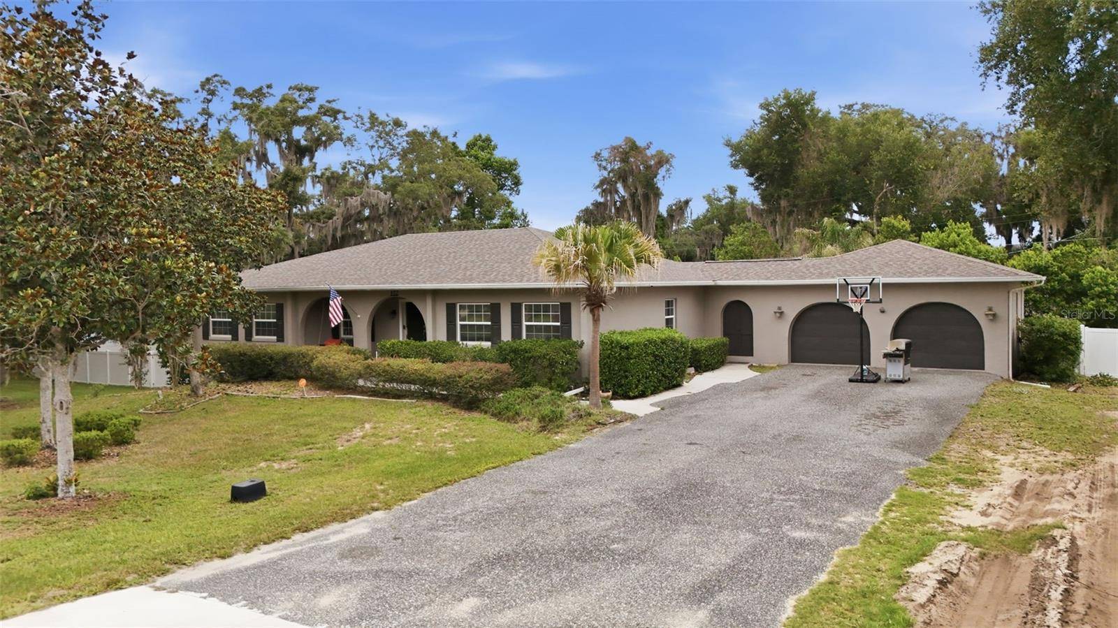 112 E GARDENIA ST, Howey In The Hills, FL 34737