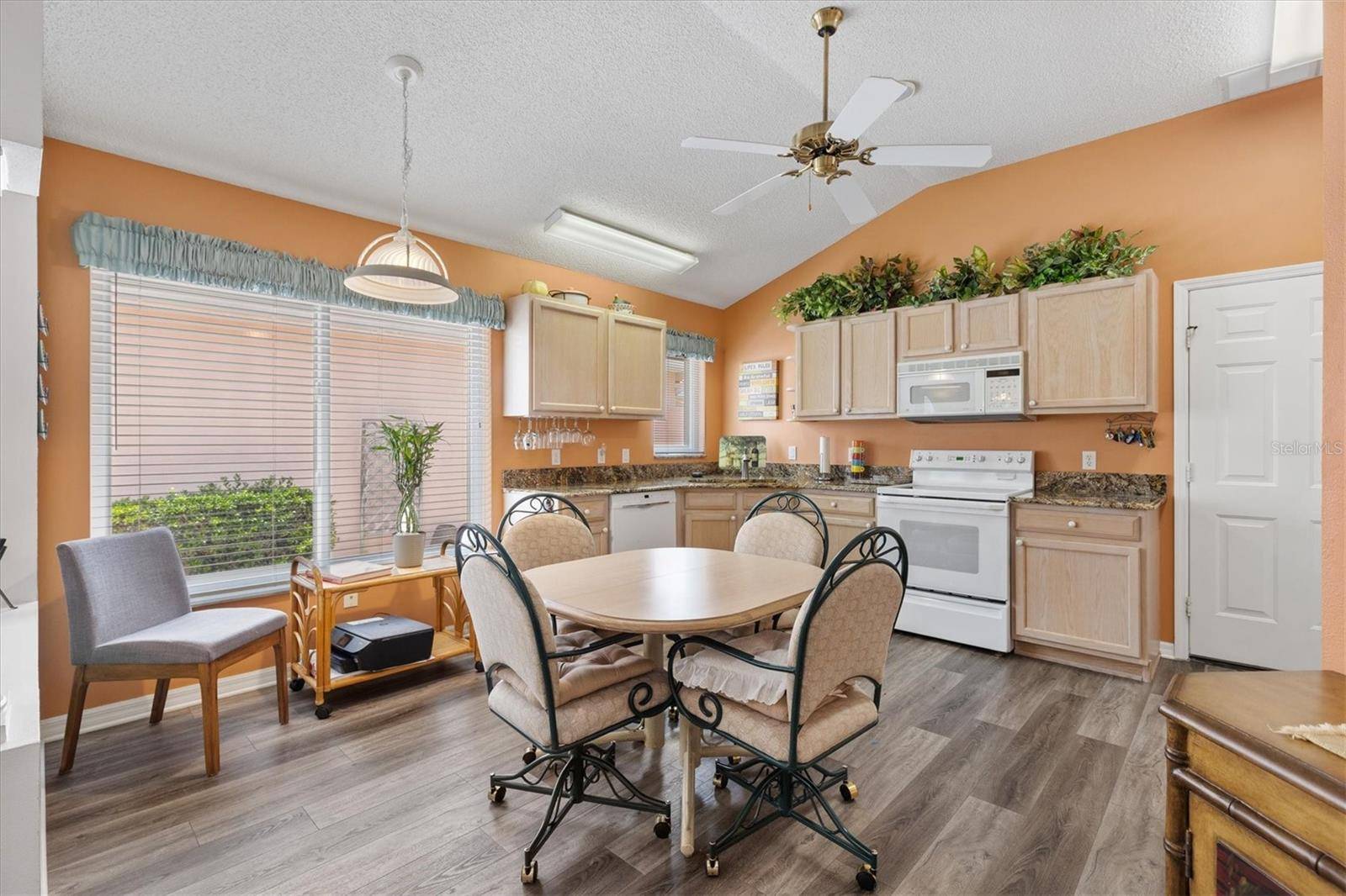 1516 MARTINEZ DR, Lady Lake, FL 32159