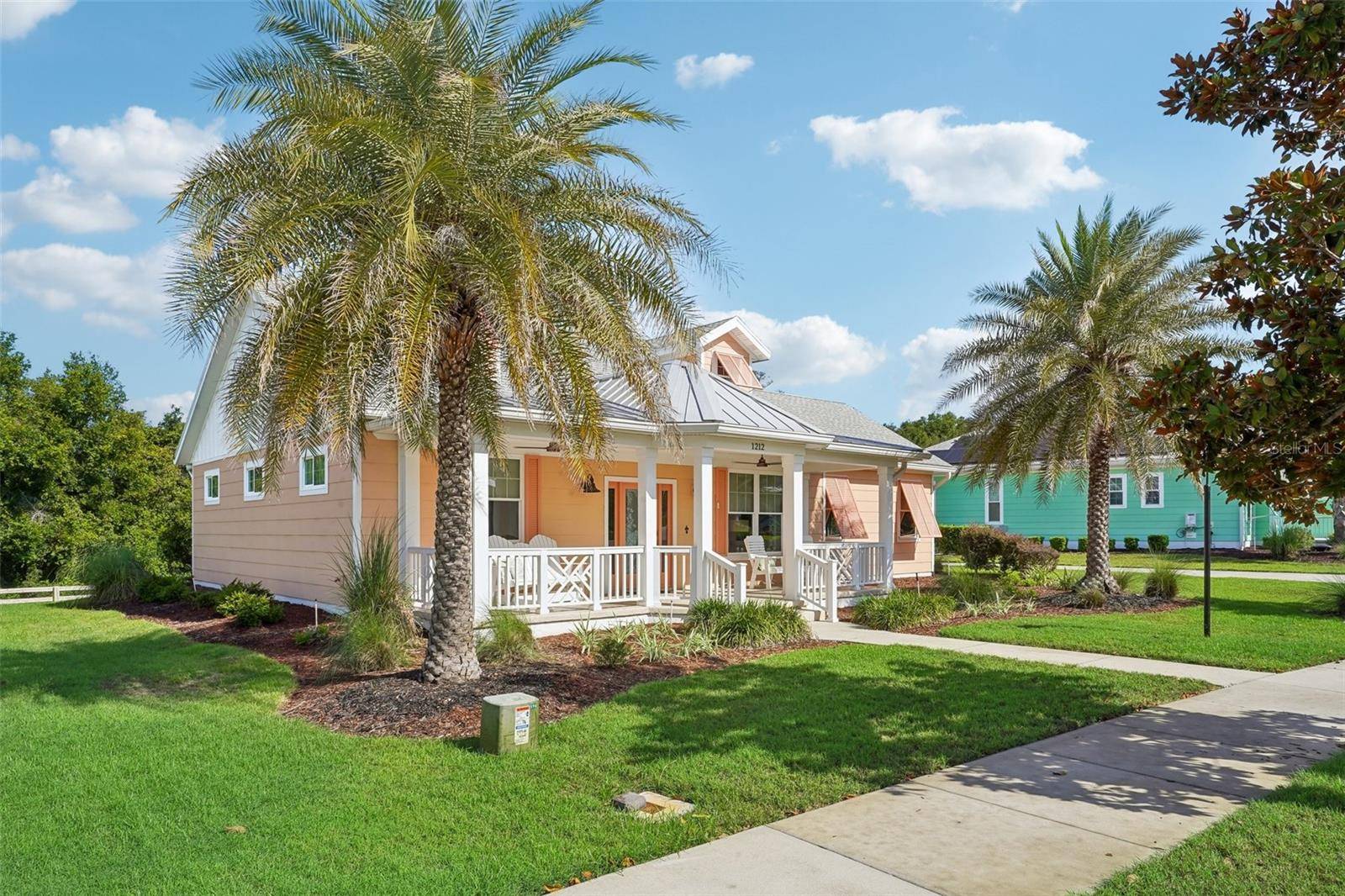 1212 FIESTA KEY CIR, Lady Lake, FL 32159