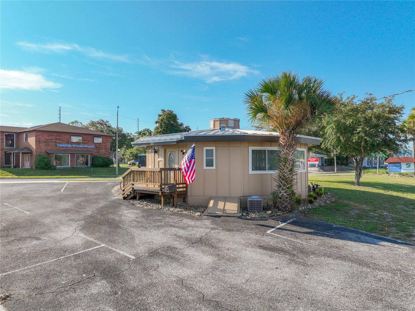 811 S BAY ST, Eustis, FL 32726