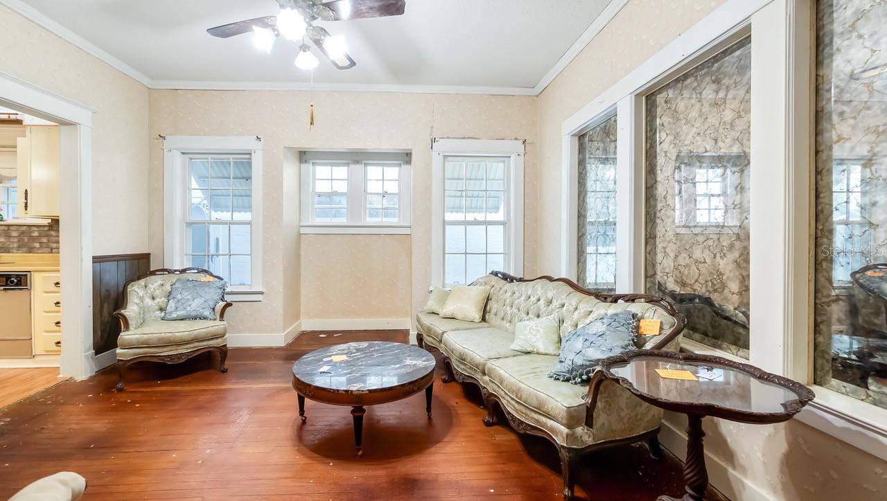 127 E LAUREL AVE, Howey In The Hills, FL 34737
