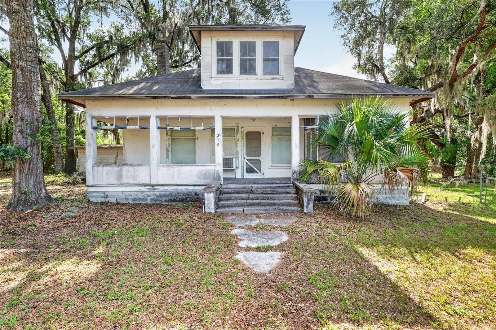 316 N HIGHLAND ST, Mount Dora, FL 32757