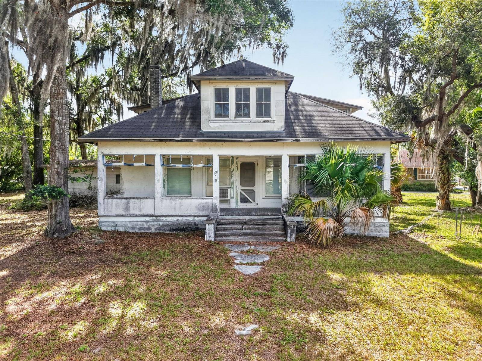 316 N HIGHLAND ST, Mount Dora, FL 32757