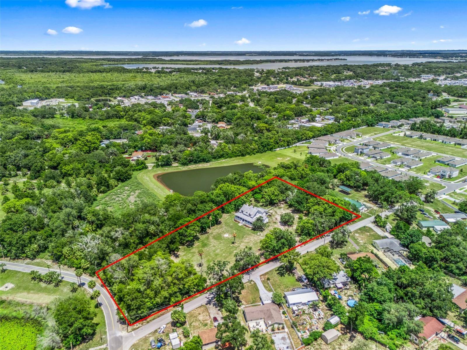 511 E MIRROR LAKE DR, Fruitland Park, FL 34731