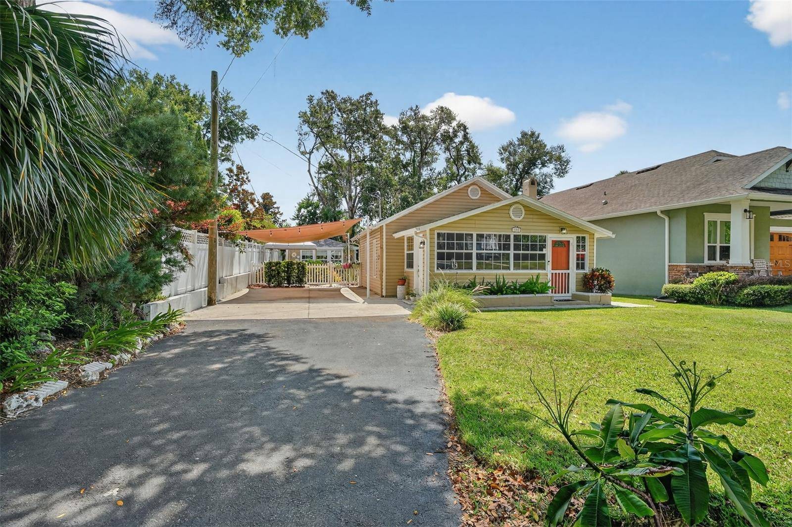 418 E 10TH AVE, Mount Dora, FL 32757