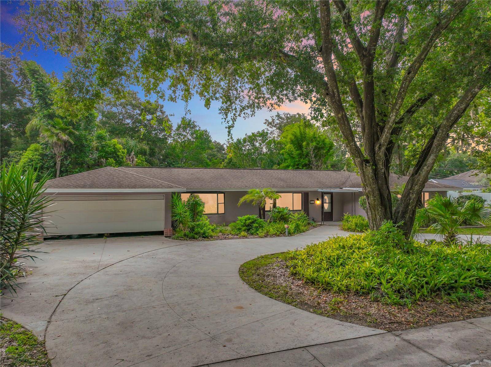 300 PINECREST RD, Mount Dora, FL 32757