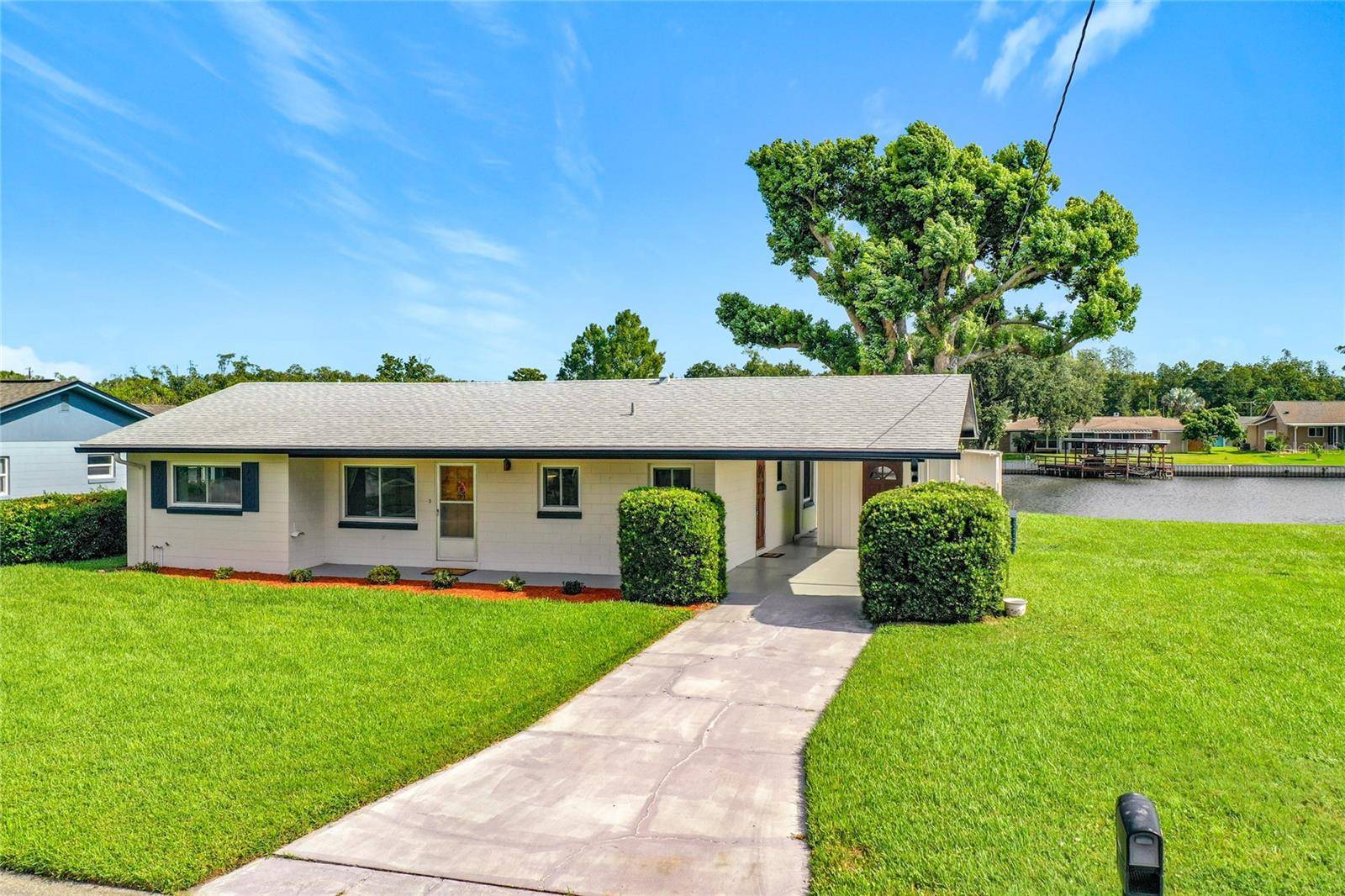 13225 COUNTRY CLUB DR, Tavares, FL 32778
