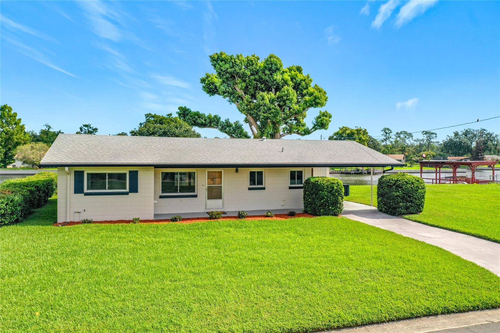 13225 COUNTRY CLUB DR, Tavares, FL 32778