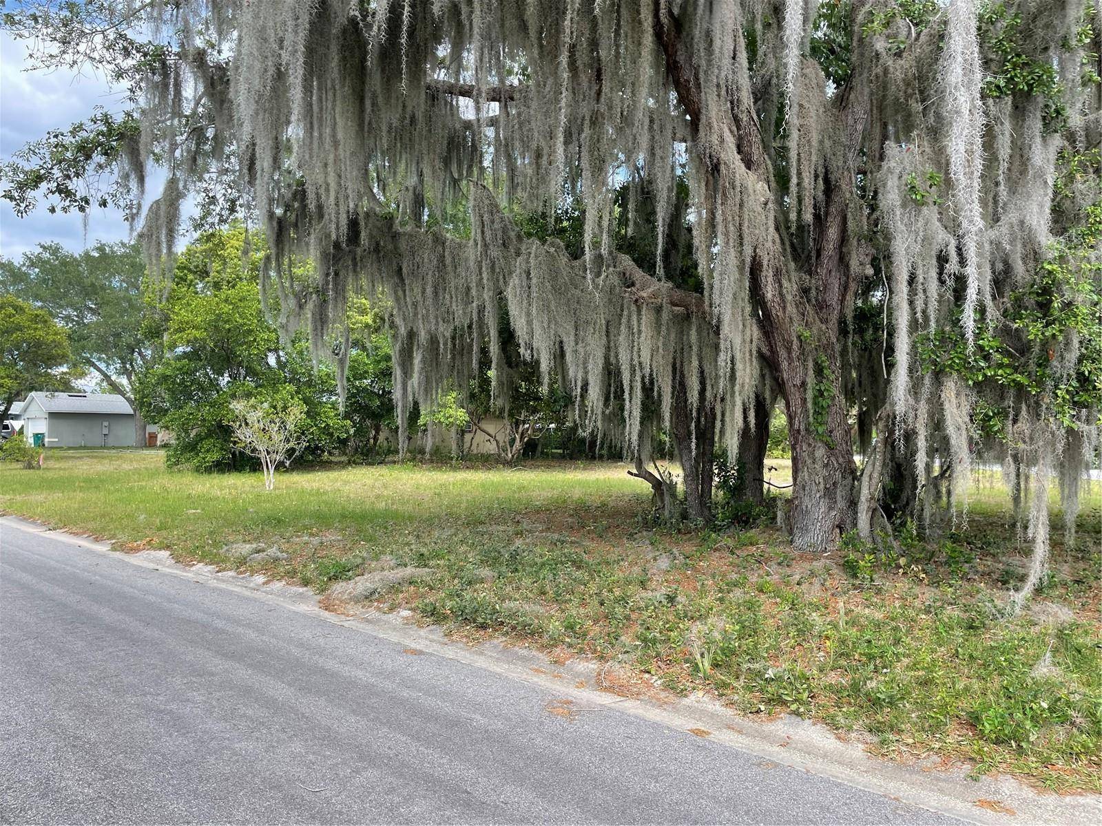 CLARA AVE, Tavares, FL 32778